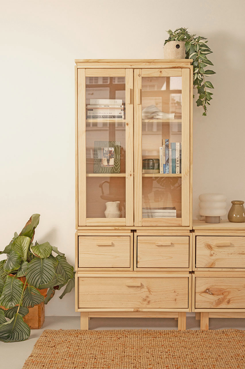 Imagen de ambiente 1 para:Vitrina de madera natural